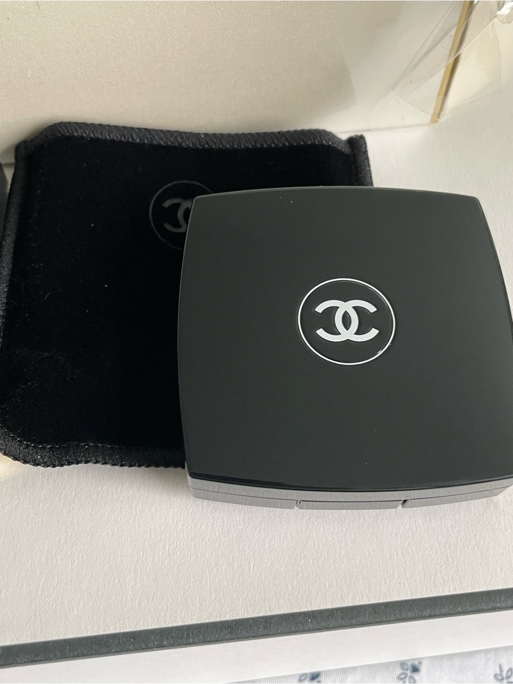 CHANEL Ombre Essentielle Longwear Eyeshadow - Black & Gold Packaging - Picture 3 of 7